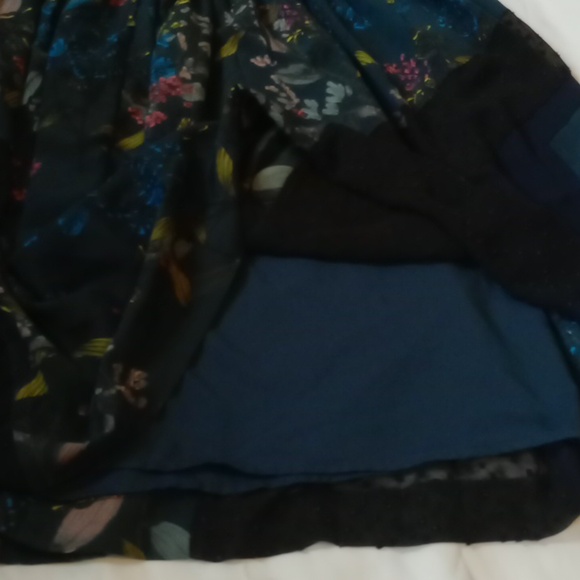 BANANA REPUBLIC , FLORAL PLEATED SKIRT - BLACK AND BLUES, SIZE 8 - Picture 7 of 10